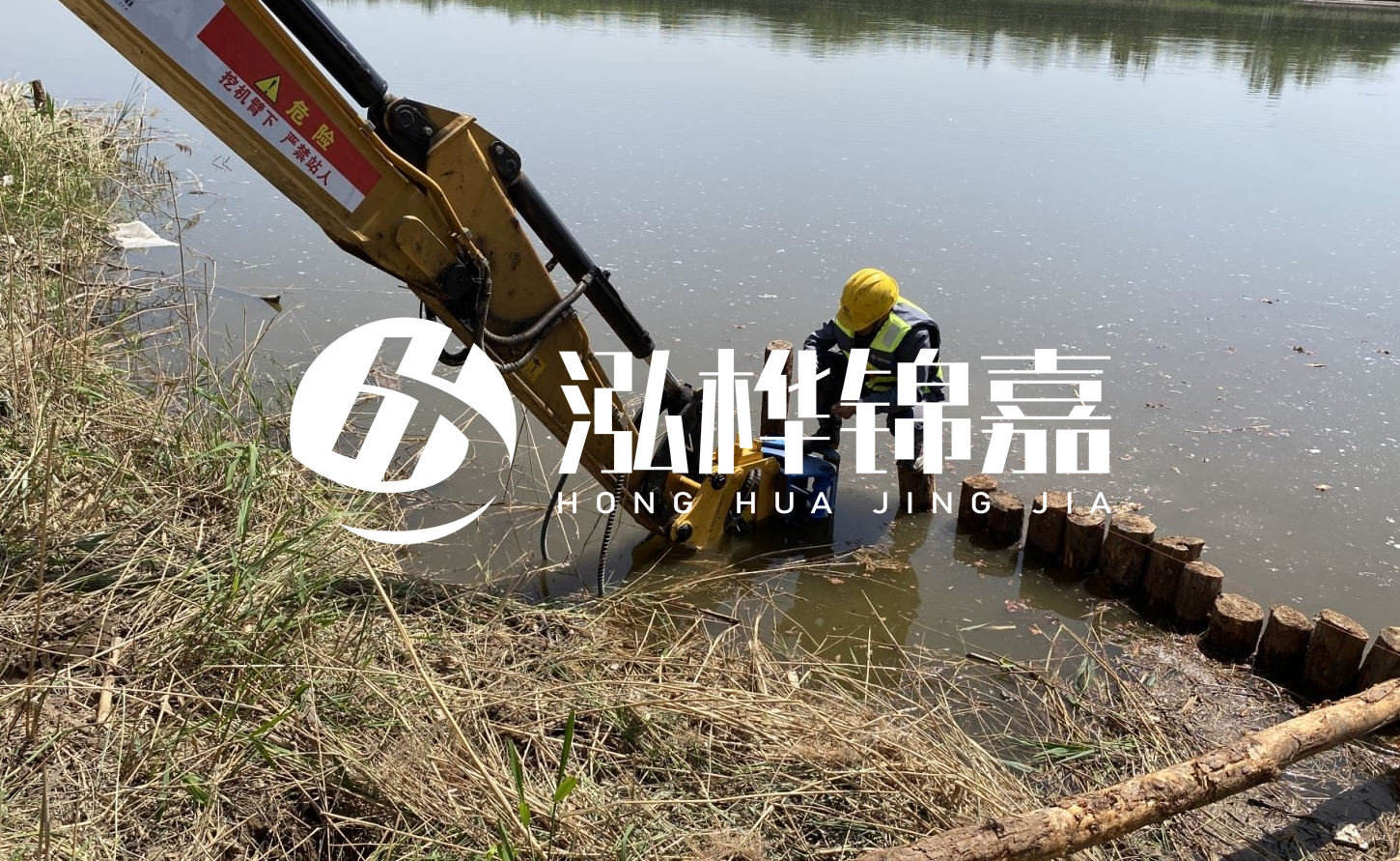 護(hù)坡樁選擇松木樁還是杉木？